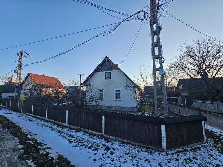 Casă cu 4 camere în Frătăuții Vechi