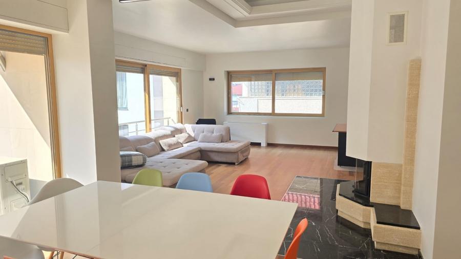 Apartament cu 5 camere decomandat în Primăverii