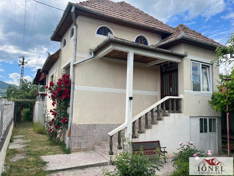 Casă individuală cu 4 camere cu Canalizare în Ighiu