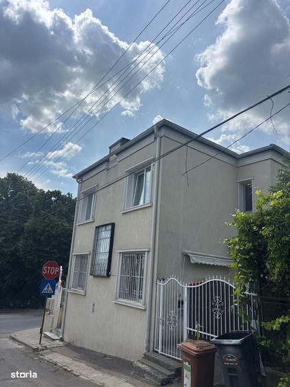 Casă cu 4 camere cu Teren 5 Mp în Copou
