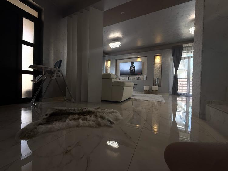 Duplex cu 4 camere cu Canalizare în Florești