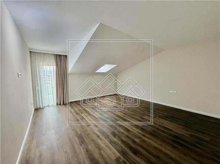 Apartament cu 3 camere nedecomandat în Exterior Sud