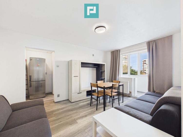 Apartament cu 3 camere semidecomandat în Aurel Vlaicu