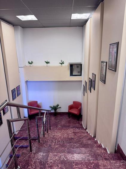 Spațiu comercial, de 339.36999511719 mp, în P-ța Romană