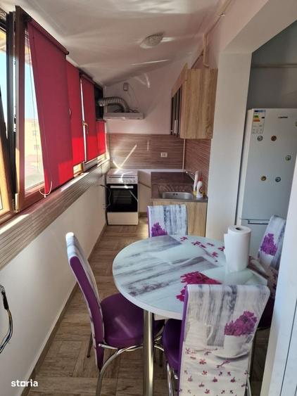 Apartament cu 3 camere semidecomandat în Valea Adâncă