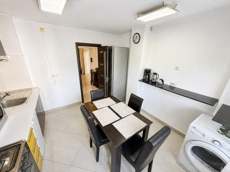 Apartament cu 4 camere decomandat în Unirii
