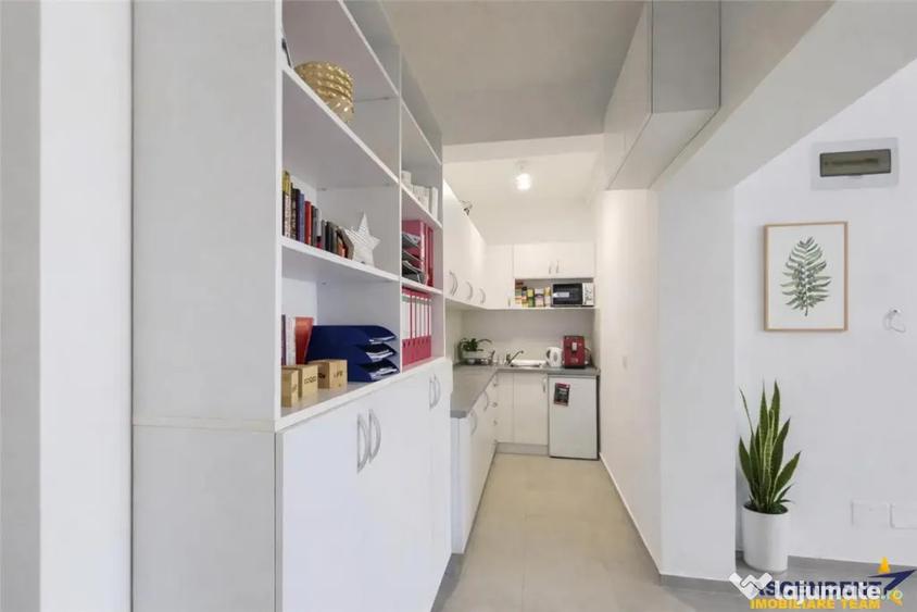 Apartament cu 4 camere decomandat în Central