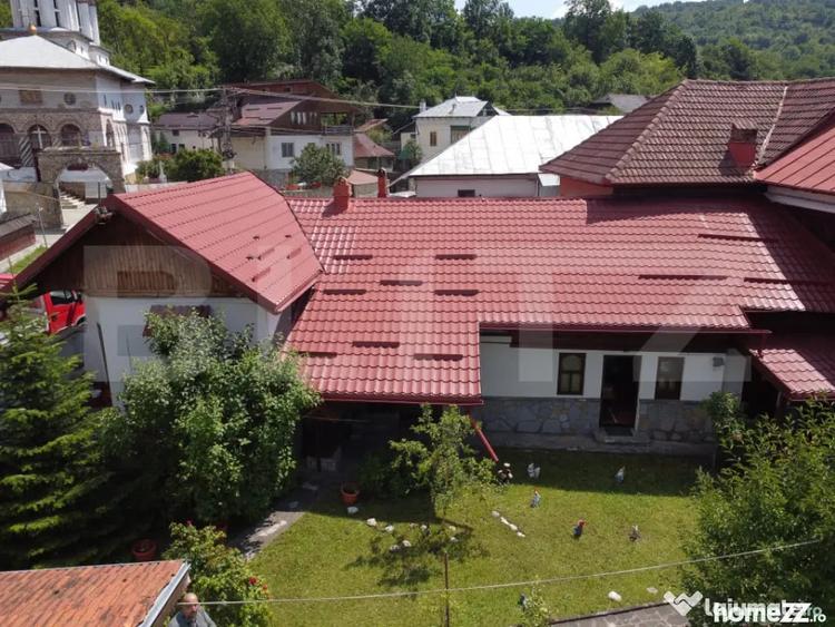 Casă cu 5 camere cu Teren 382 Mp în Pietroșița