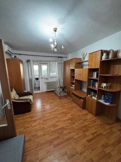 Apartament cu 2 camere semidecomandat în Brâncoveanu