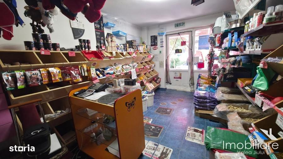 Spațiu comercial, de 51 mp, în Petros