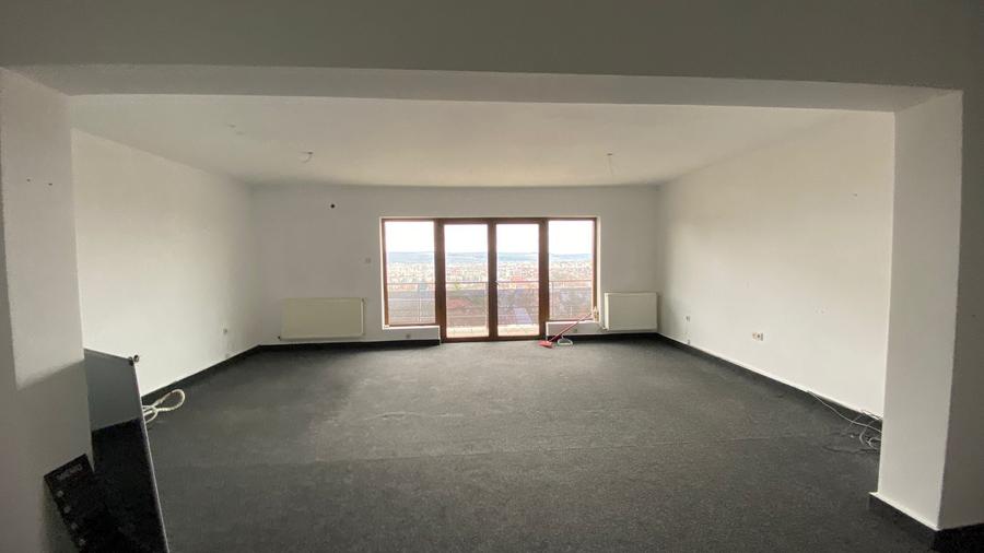 Apartament cu 4 camere semidecomandat în Zorilor