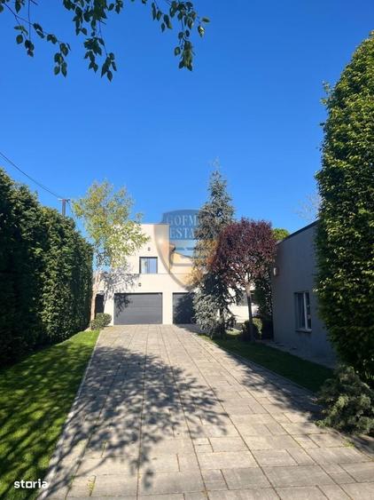 Casă cu 4 camere în Palazu Mare