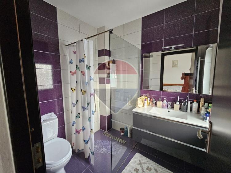 Duplex cu 9 camere cu Teren 750 Mp în Rona de Jos