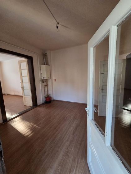 Casă cu 2 camere semidecomandat cu Teren 400 Mp în Gheorgheni