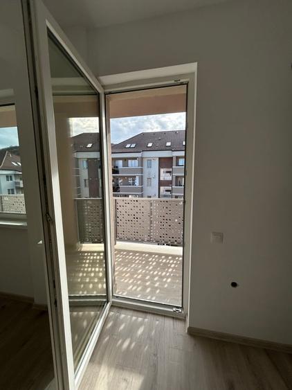Apartament cu 5 camere semidecomandat în Central