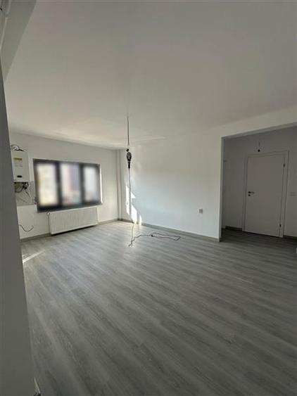 Apartament cu 3 camere decomandat în Vișani