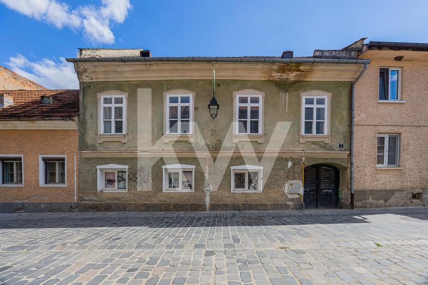 Casă individuală cu 10 camere cu Canalizare în Ultracentral