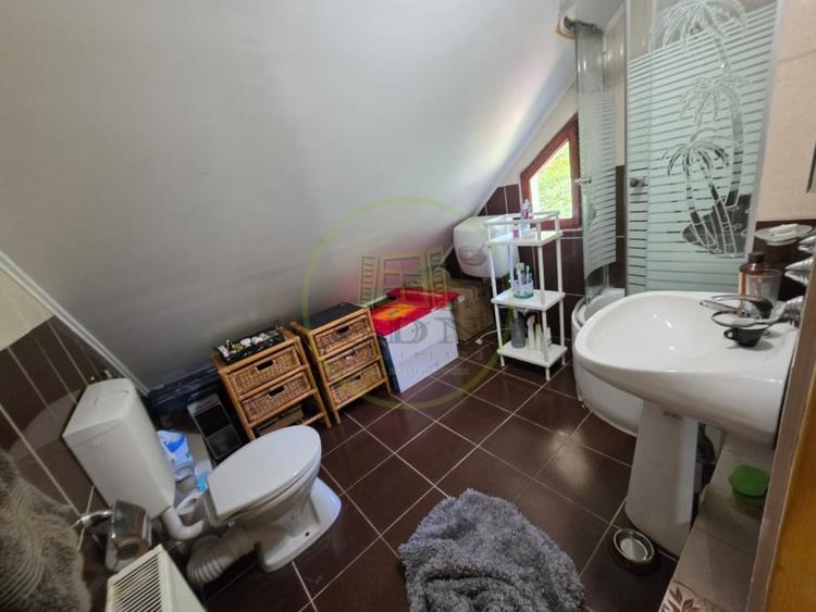 Casă individuală cu 7 camere cu Teren 4557 Mp în Exterior Est