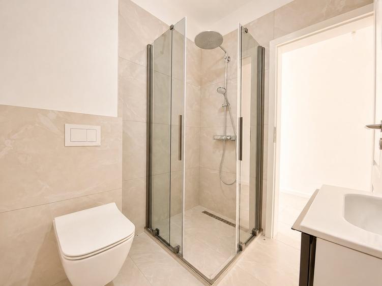 Duplex cu 3 camere cu Canalizare în Aeroport