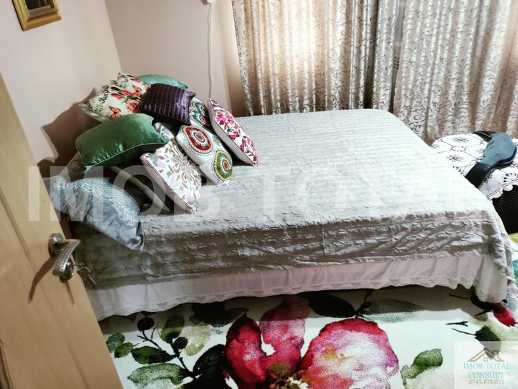 Casă individuală cu 7 camere cu Canalizare în Periferie