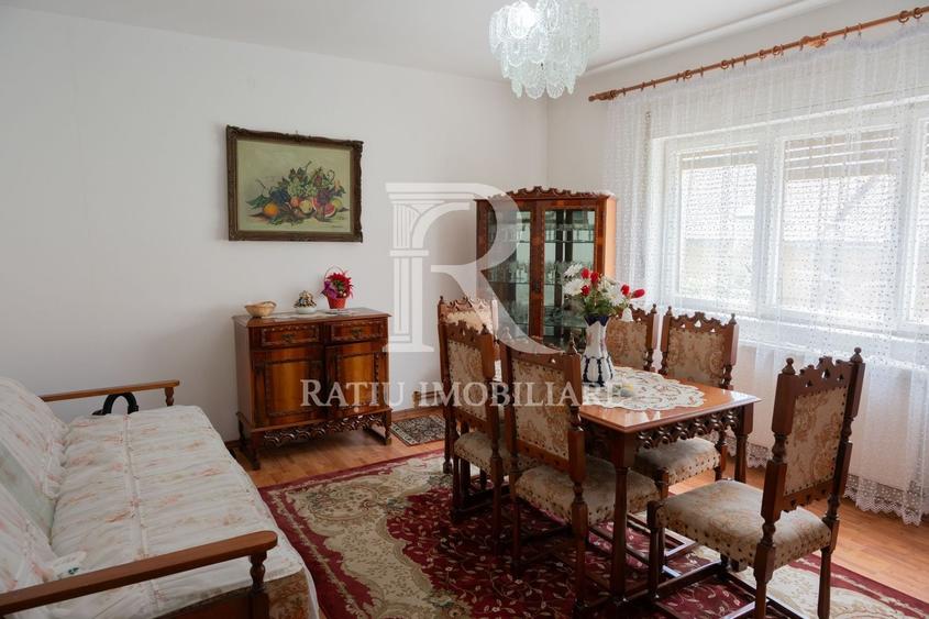Apartament cu 4 camere decomandat în Central