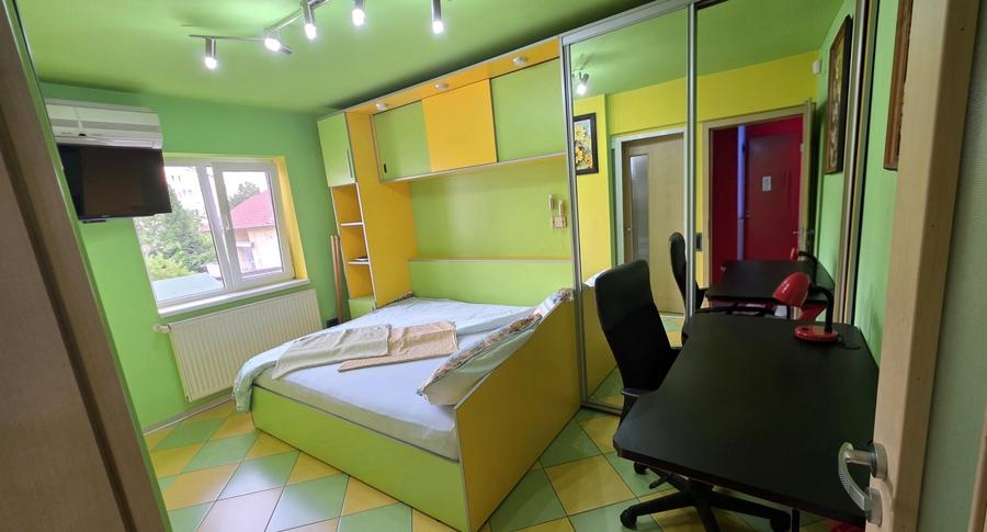 Apartament cu 4 camere decomandat, mobilat în Complex Studențesc