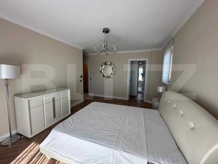 Apartament cu 4 camere semidecomandat în Central