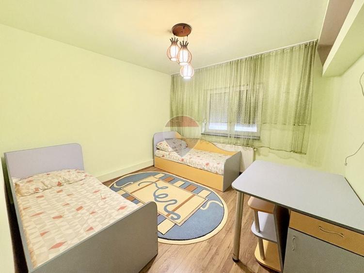 Apartament cu 3 camere decomandat, mobilat în Micălaca