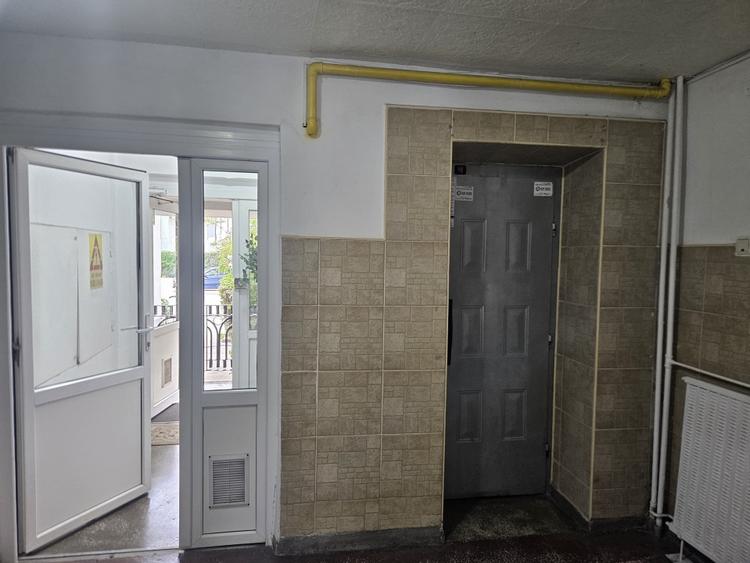 Apartament cu 2 camere decomandat, mobilat în Calea Călărașilor