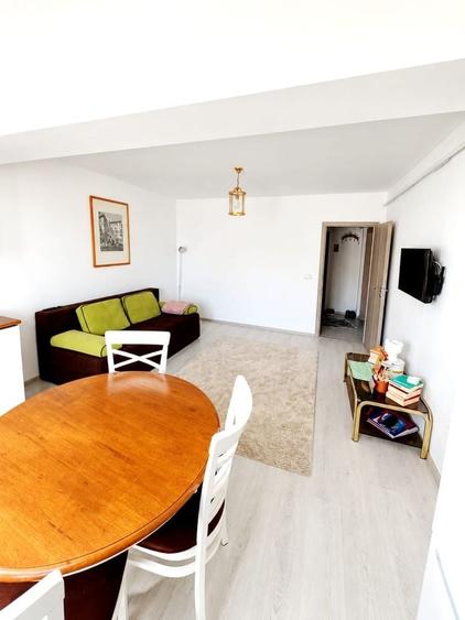 Apartament cu 2 camere decomandat în Valea Adâncă