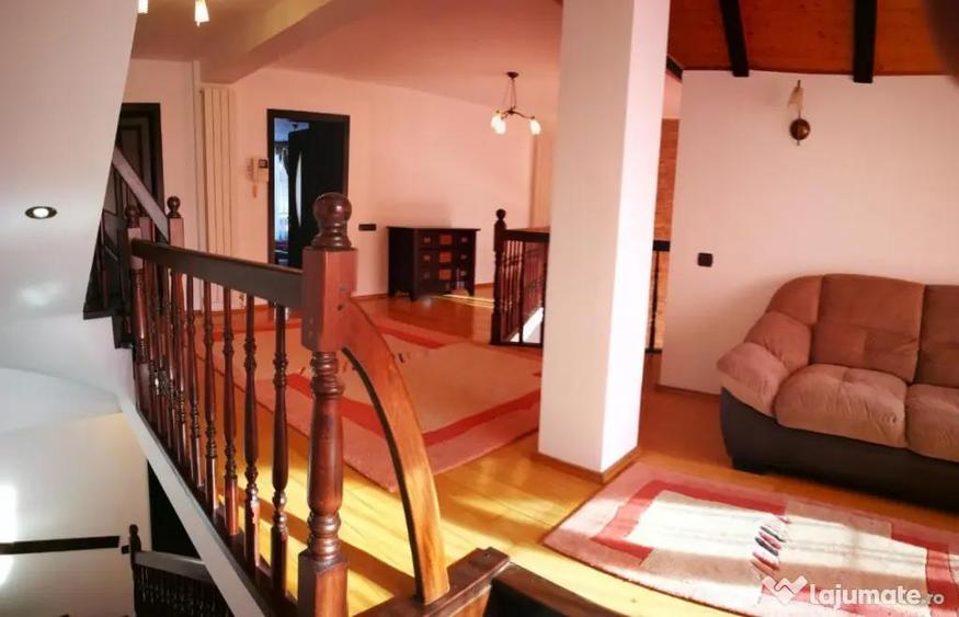 Casă cu 7 camere cu Teren 430 Mp în Florilor