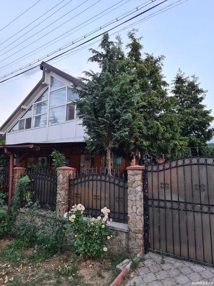 Casă cu 6 camere cu Teren 1100 Mp în Cozia