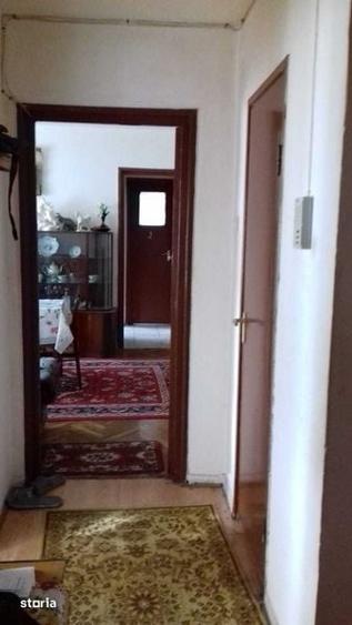 Apartament cu 3 camere semidecomandat în Central