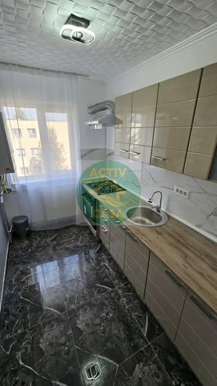 Apartament cu 3 camere semidecomandat în Est