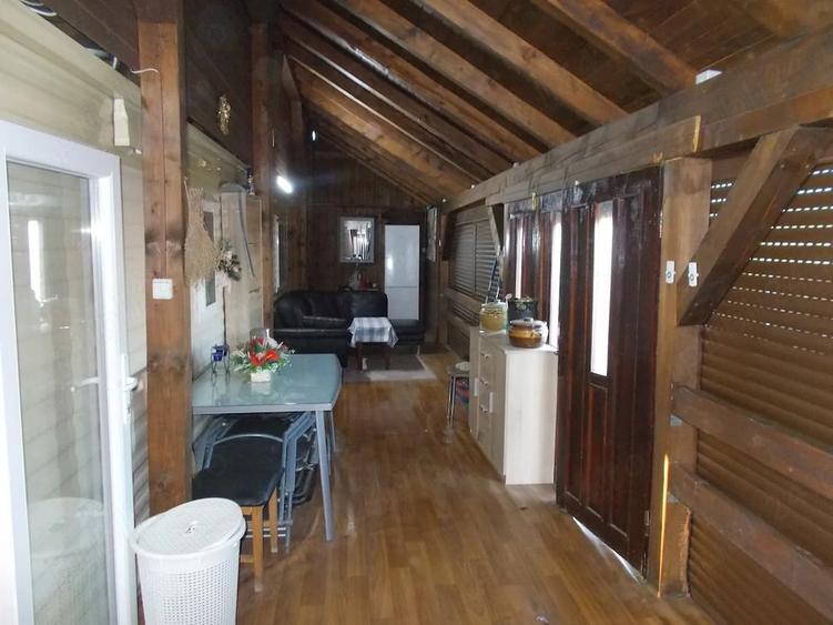 Casă cu 2 camere cu Teren 235 Mp în Plopi