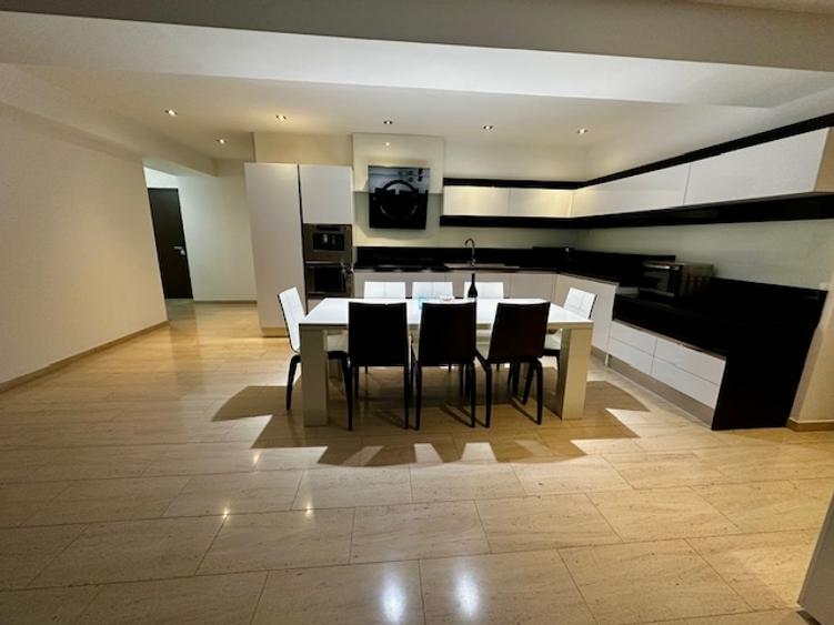 Apartament cu 3 camere, mobilat în Ultracentral — fotografia 3