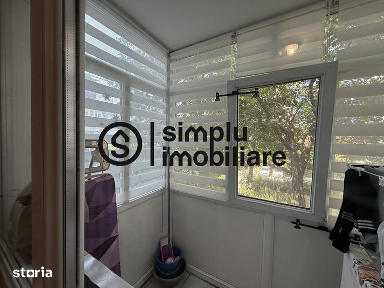 Apartament cu 3 camere semidecomandat în Rovine