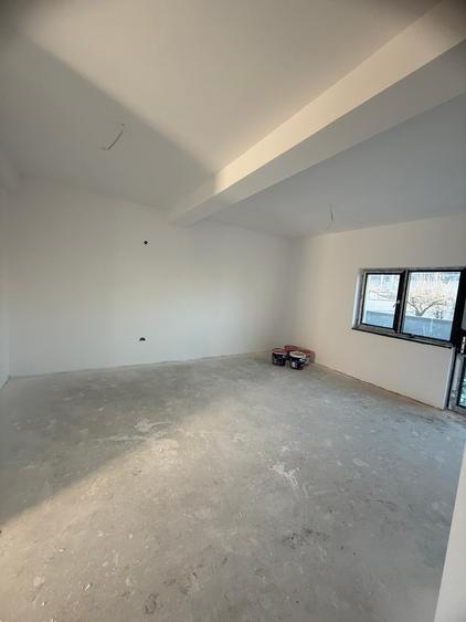 Apartament cu 5 camere decomandat în Bragadiru