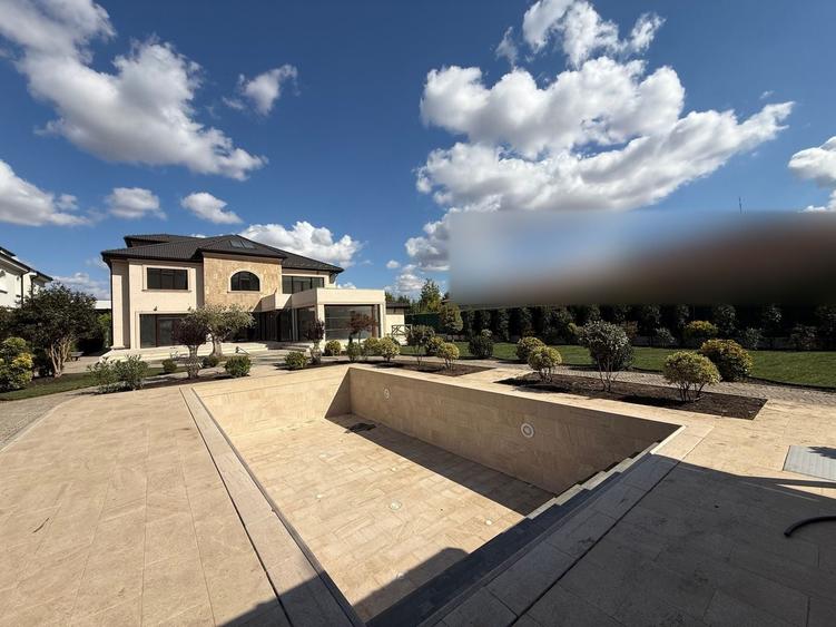 Casă individuală cu 12 camere cu Piscina în Tunari