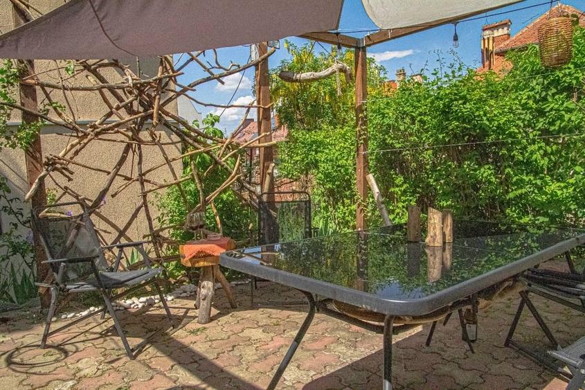 Apartament cu 2 camere decomandat, mobilat în Central