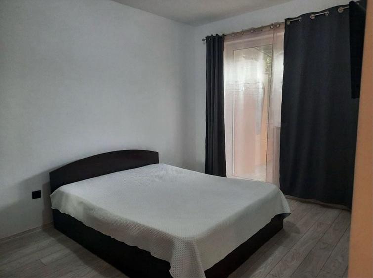 Apartament cu 3 camere decomandat în Florești