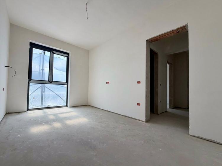 Apartament cu 4 camere decomandat în Plopi