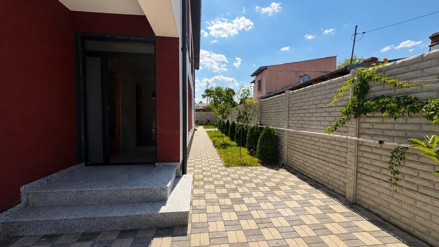 Casă individuală cu 5 camere cu Canalizare în Nord