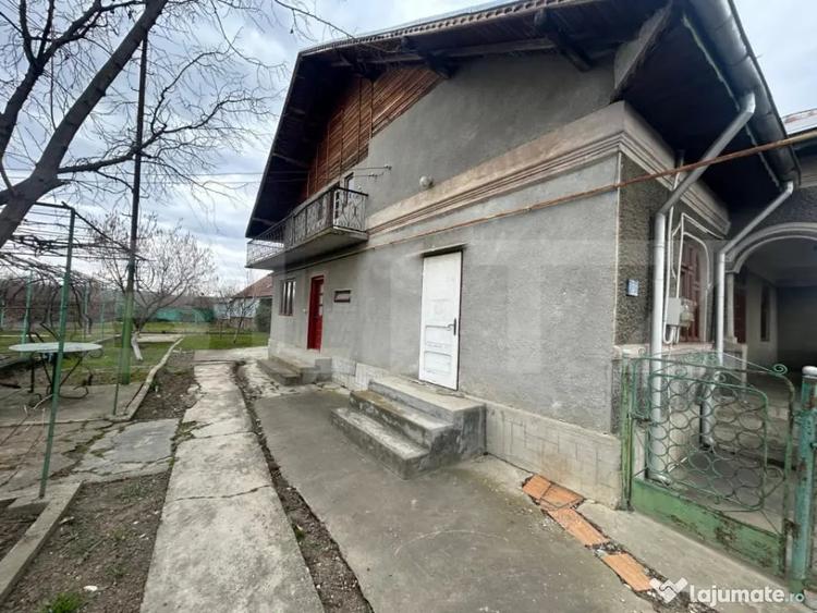 Casă cu 3 camere cu Teren 2700 Mp în Central