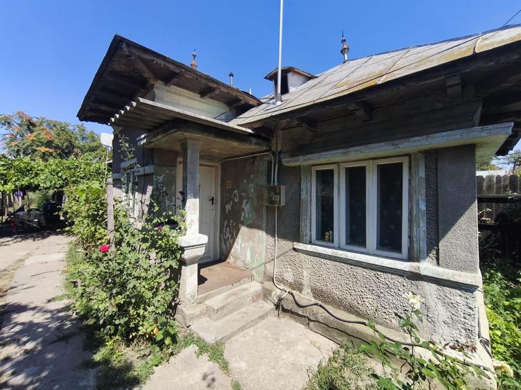 Casă cu 2 camere cu Teren 2610 Mp în Poienarii Burchii