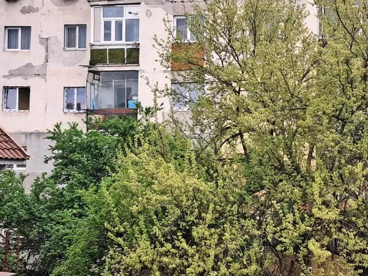 Apartament cu 3 camere decomandat în 9 Mai