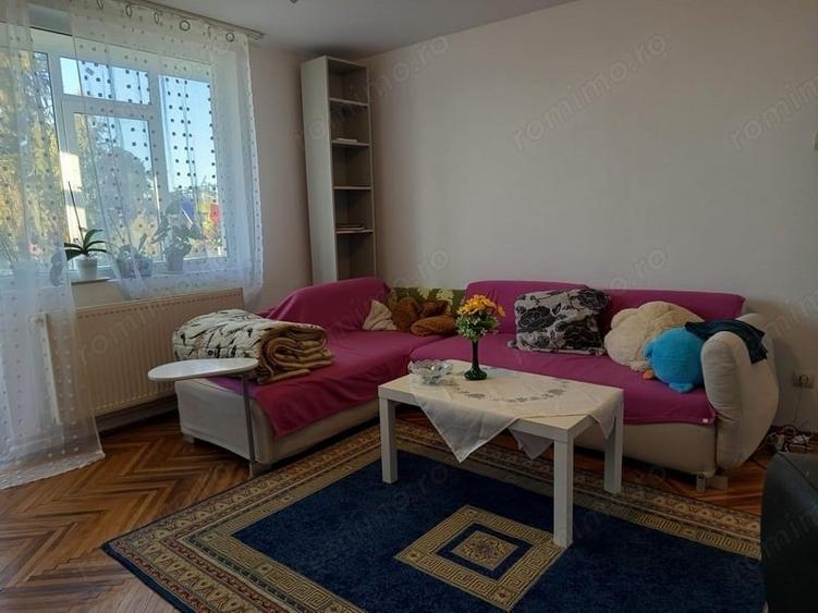 Apartament cu 4 camere decomandat în Progresul