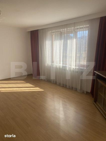 Casă cu 6 camere cu Teren 2000 Mp în Central