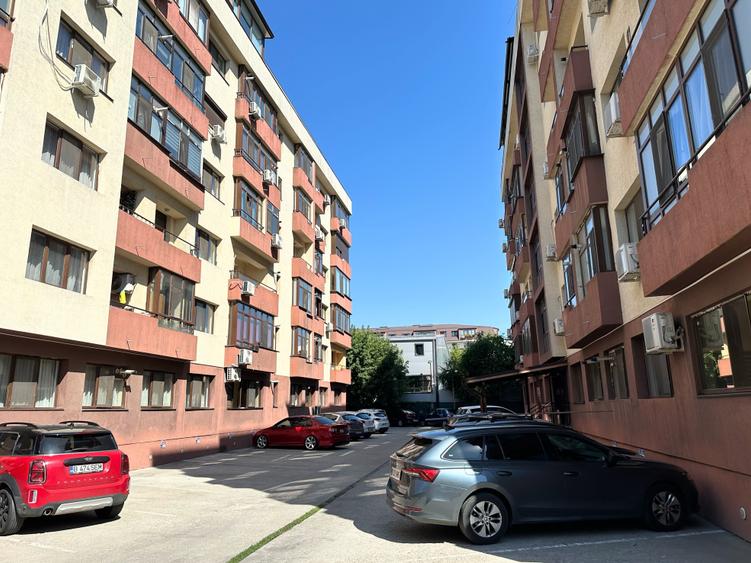 Apartament cu 3 camere în Metalurgiei