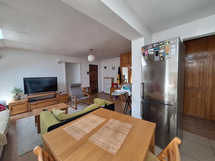 Apartament cu 3 camere semidecomandat, mobilat în Florești — fotografia 2